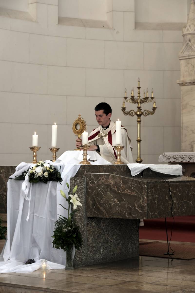 világméretű szentségimádás_Pius-templom (10)b.JPG